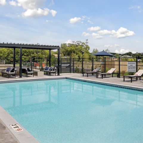 Oberon quiet tree-lined street with Greenway
